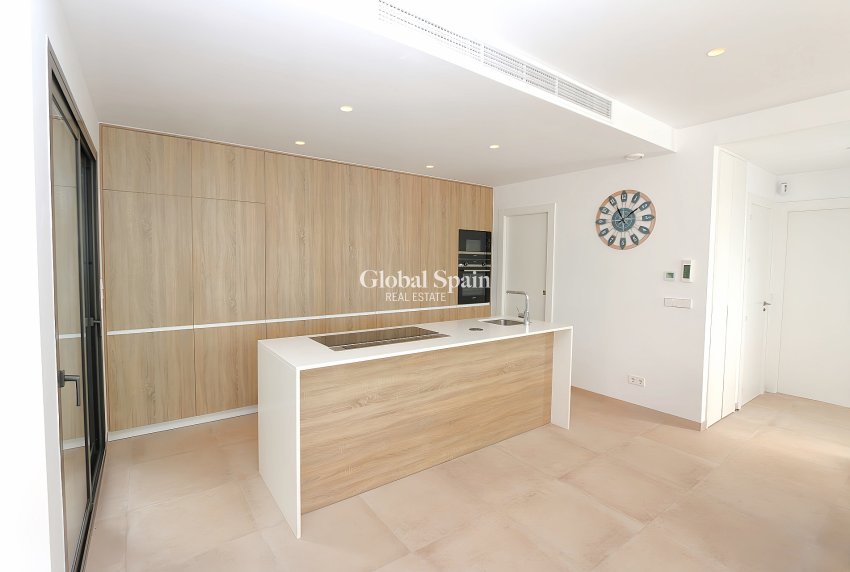 Resale - VILLA -
PILAR DE LA HORADADA - Costa Blanca