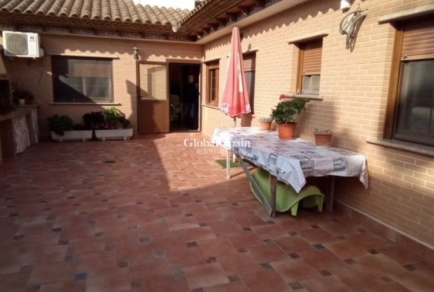 Resale - VILLA -
PILAR DE LA HORADADA - Costa Blanca