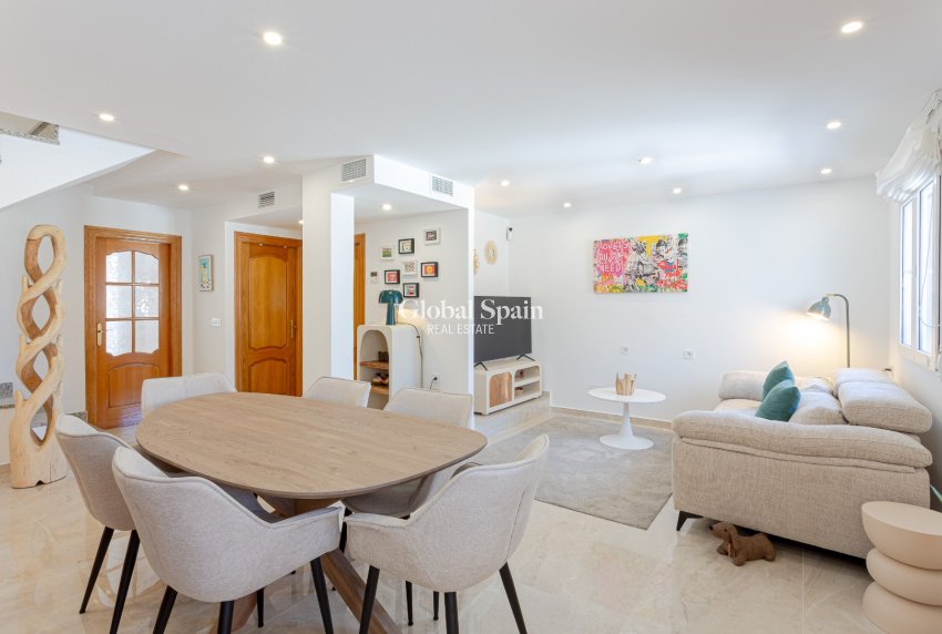 Resale - VILLA -
PILAR DE LA HORADADA - Costa Blanca