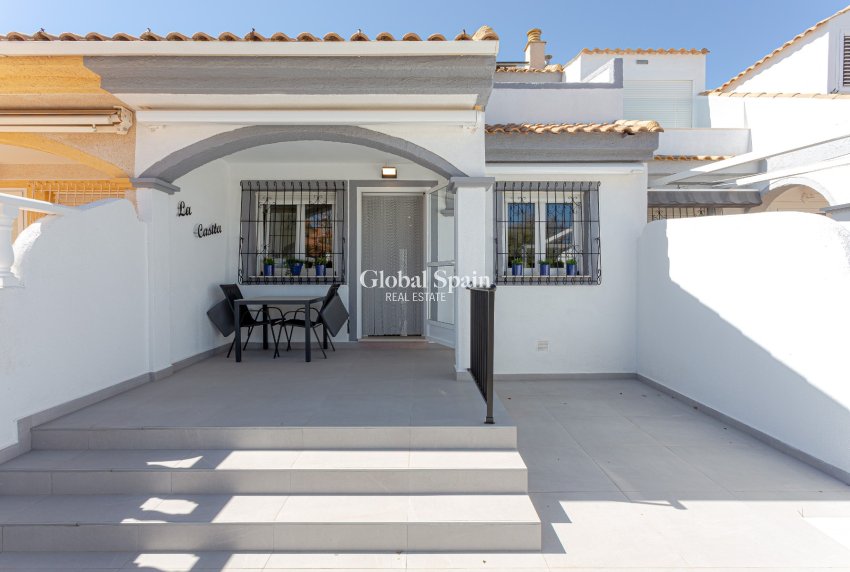 Resale - VILLA -
PILAR DE LA HORADADA - Costa Blanca