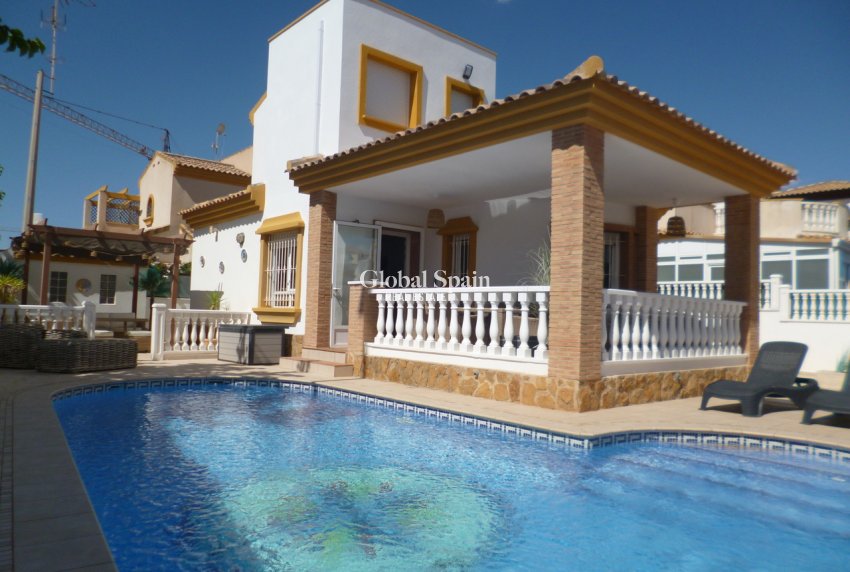 Resale - VILLA -
PILAR DE LA HORADADA - Costa Blanca