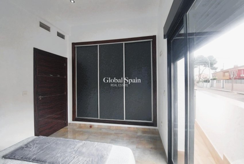 Resale - VILLA -
PILAR DE LA HORADADA - Costa Blanca