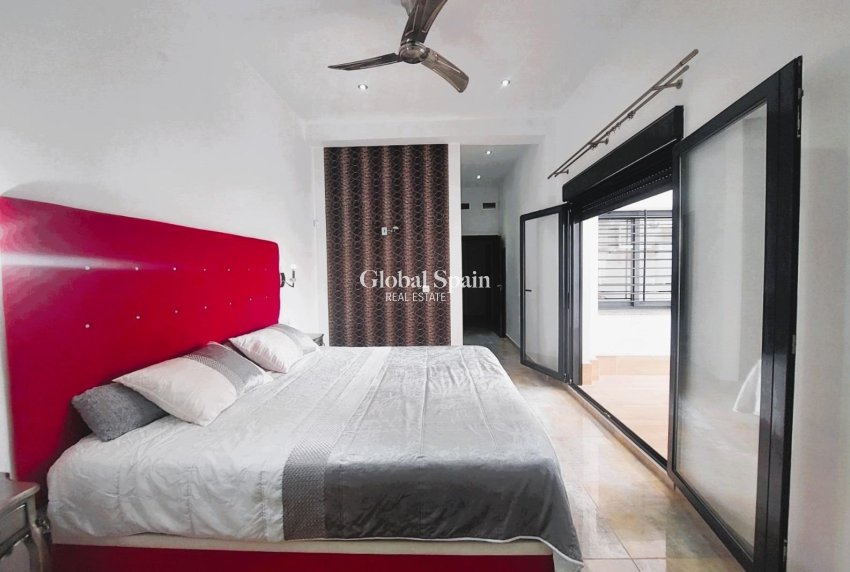 Resale - VILLA -
PILAR DE LA HORADADA - Costa Blanca