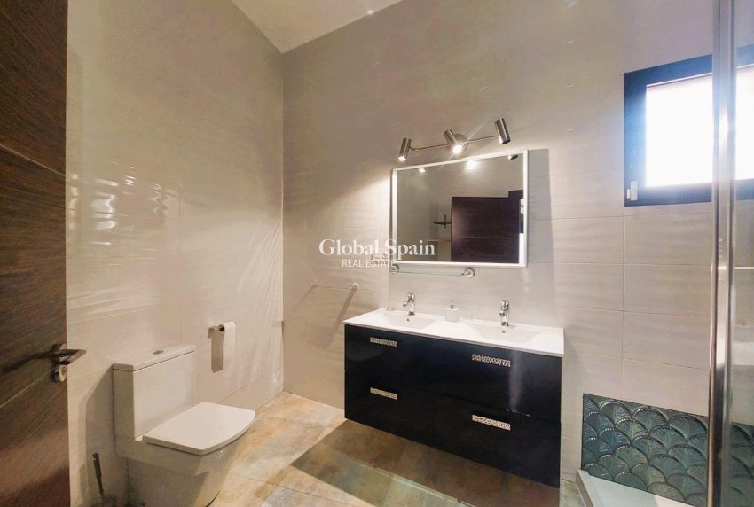 Resale - VILLA -
PILAR DE LA HORADADA - Costa Blanca