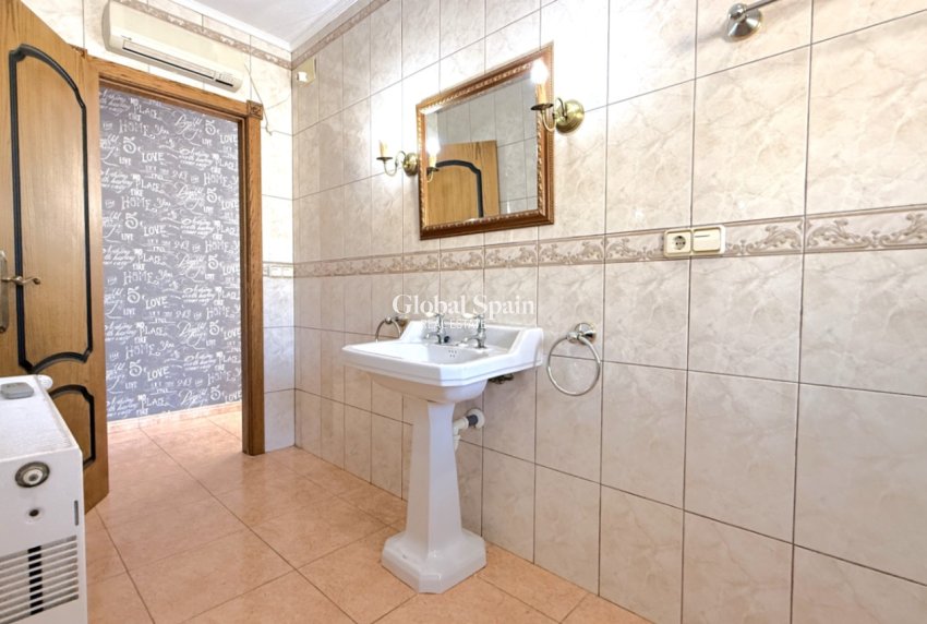 Resale - VILLA -
PILAR DE LA HORADADA - Costa Blanca