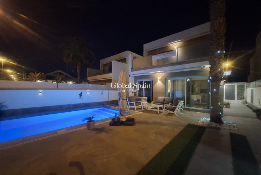 Resale - VILLA -
PILAR DE LA HORADADA - Costa Blanca