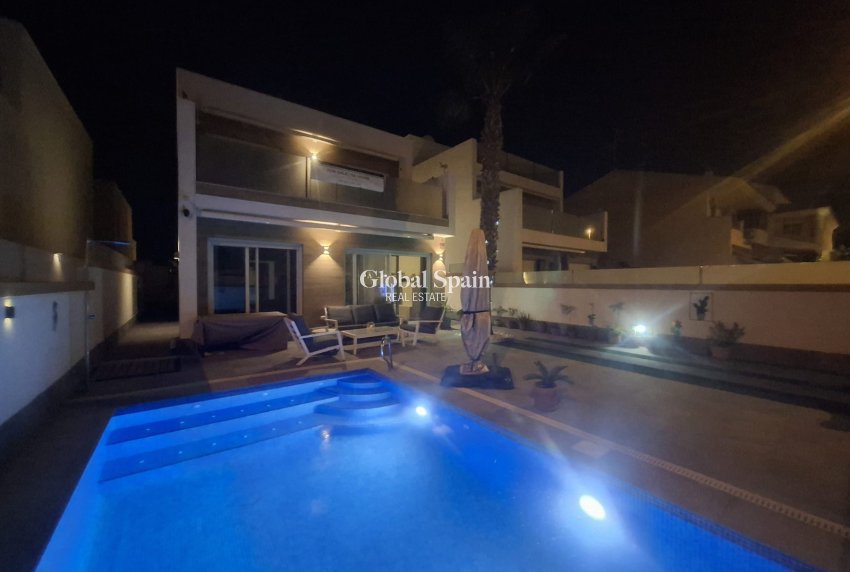 Resale - VILLA -
PILAR DE LA HORADADA - Costa Blanca