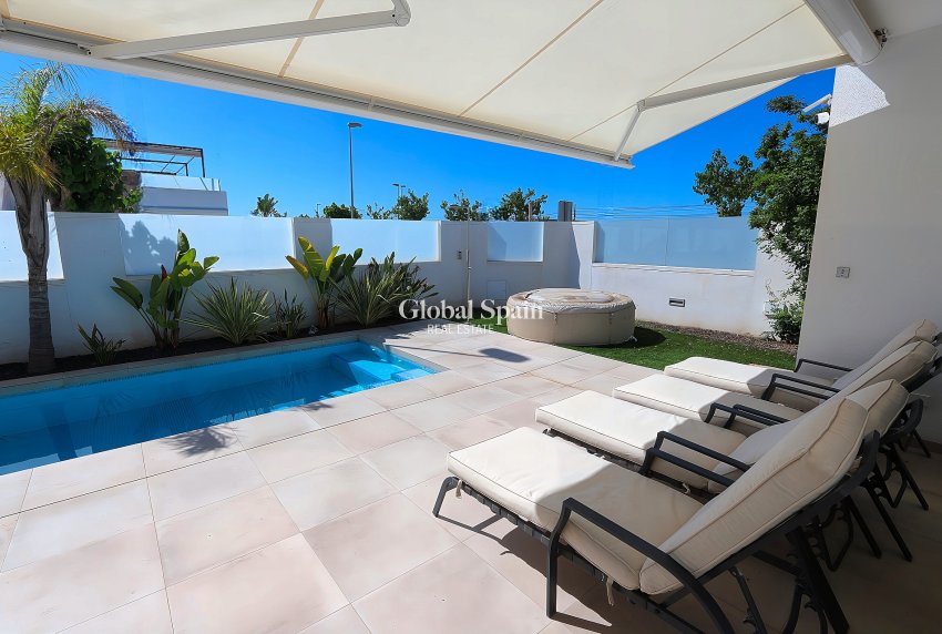 Resale - VILLA -
PILAR DE LA HORADADA - Costa Blanca