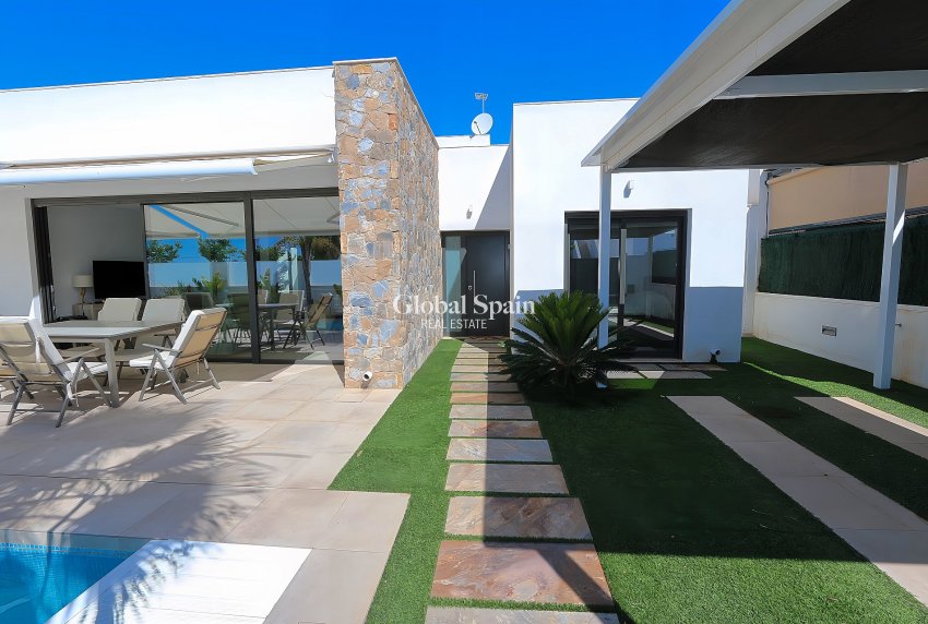 Resale - VILLA -
PILAR DE LA HORADADA - Costa Blanca