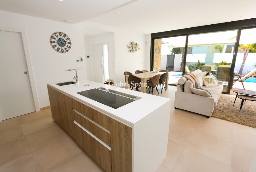 Resale - VILLA -
PILAR DE LA HORADADA - Costa Blanca