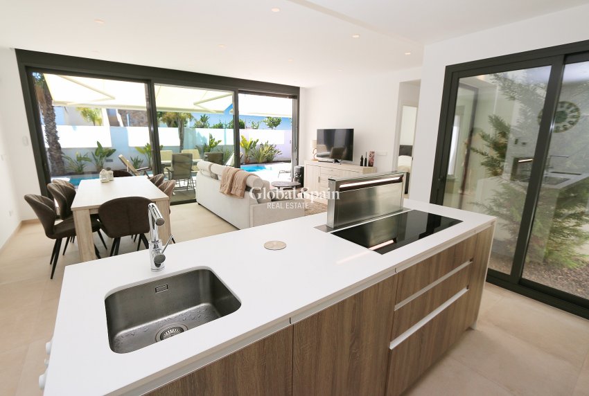 Resale - VILLA -
PILAR DE LA HORADADA - Costa Blanca