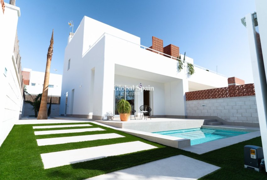 Resale - VILLA -
PILAR DE LA HORADADA - Costa Blanca