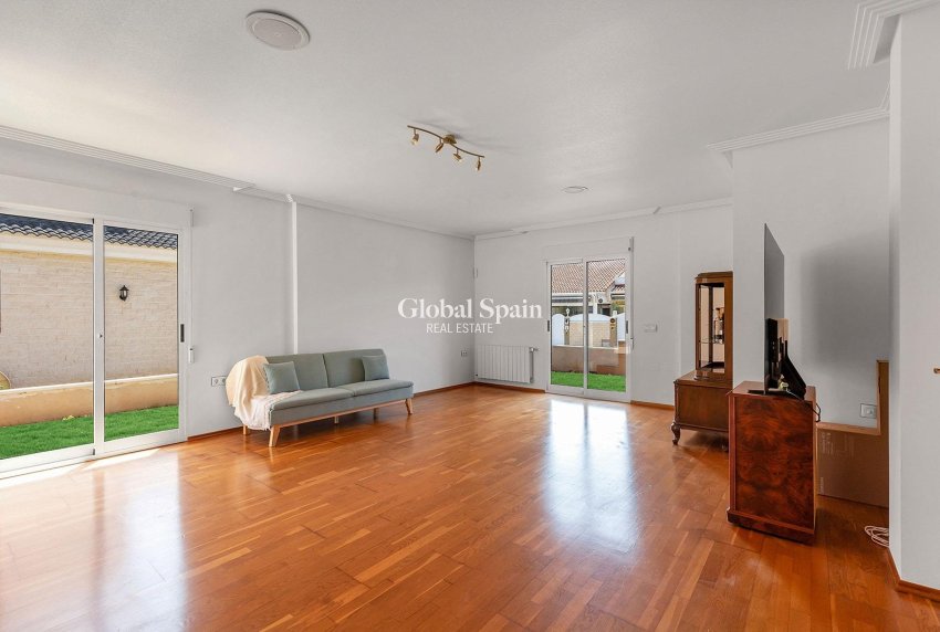 Resale - Villa -
PILAR DE LA HORADADA - La Torre de la Horadada