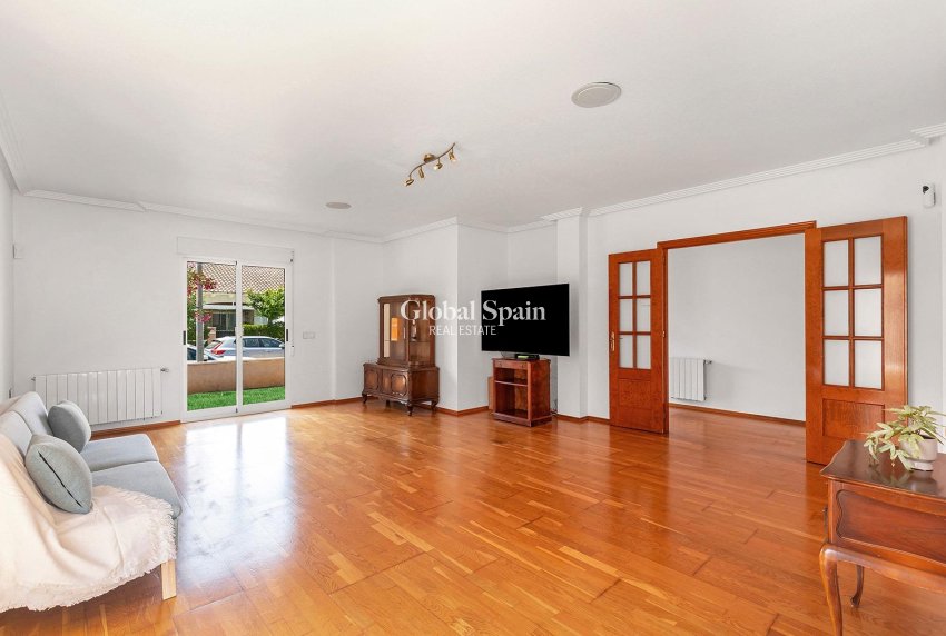 Resale - Villa -
PILAR DE LA HORADADA - La Torre de la Horadada