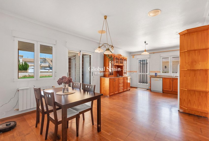 Resale - Villa -
PILAR DE LA HORADADA - La Torre de la Horadada