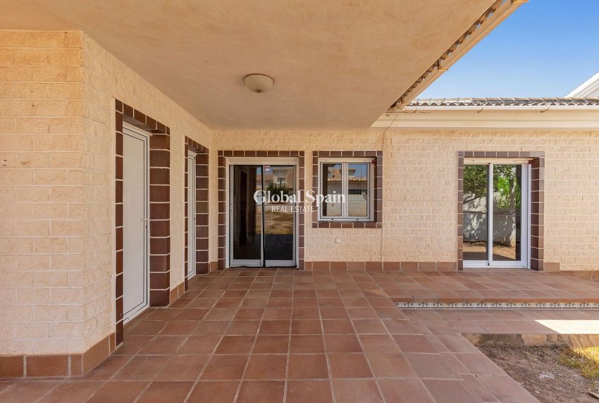 Resale - Villa -
PILAR DE LA HORADADA - La Torre de la Horadada