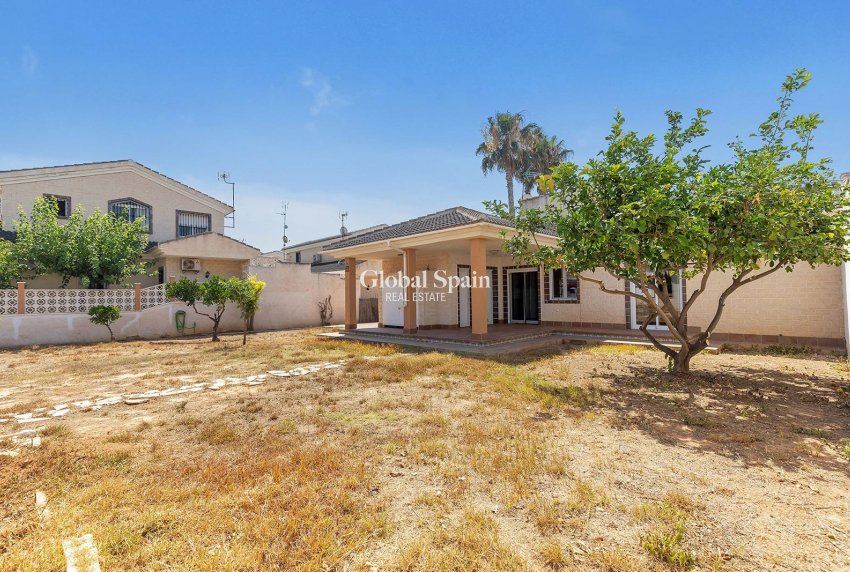 Resale - Villa -
PILAR DE LA HORADADA - La Torre de la Horadada