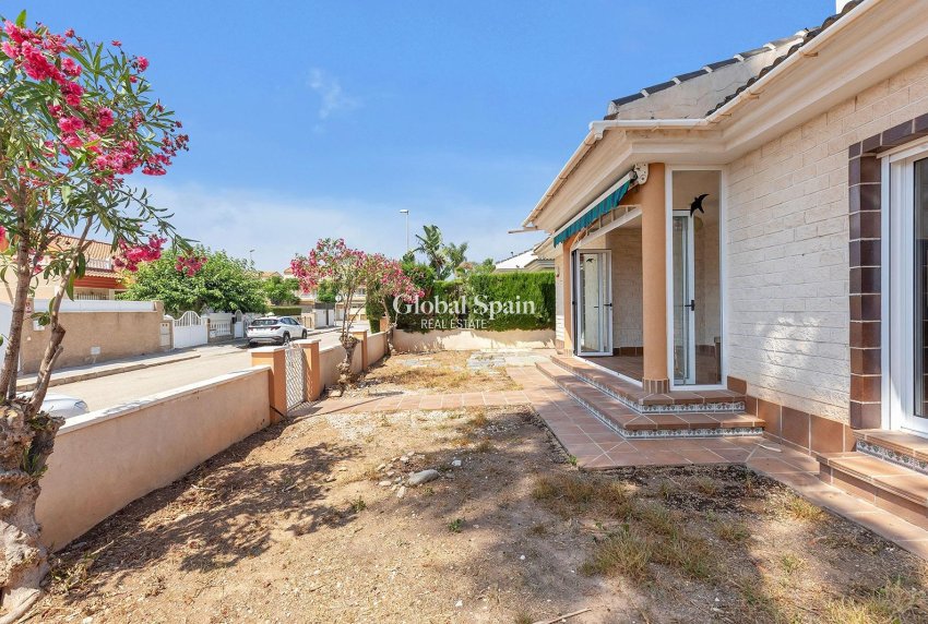 Resale - Villa -
PILAR DE LA HORADADA - La Torre de la Horadada