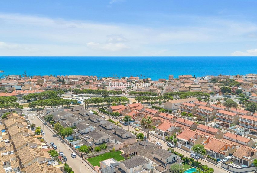 Resale - Villa -
PILAR DE LA HORADADA - La Torre de la Horadada