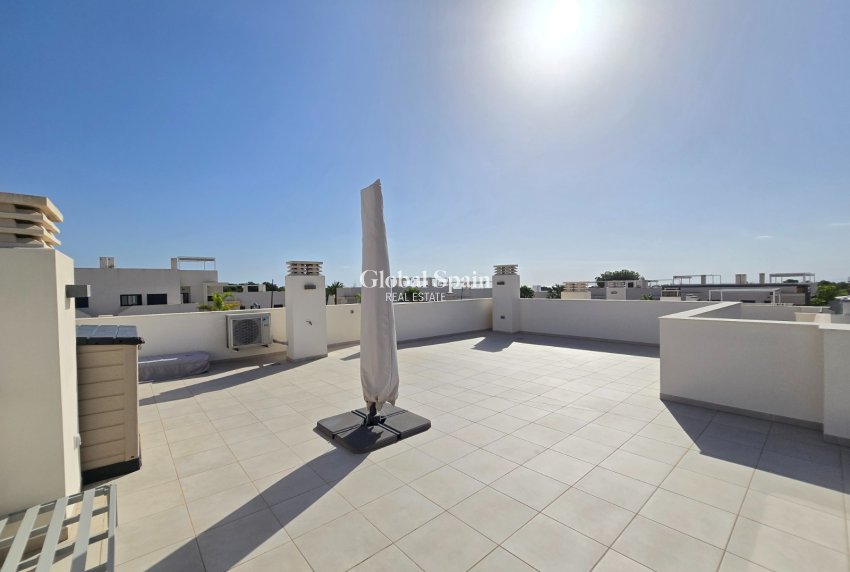 Resale - Villa -
PILAR DE LA HORADADA - Lo Romero Golf