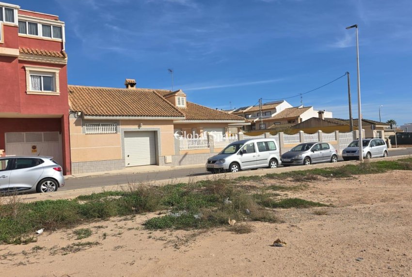 Resale - VILLA -
PILAR DE LA HORADADA - Pilar de la Horadada