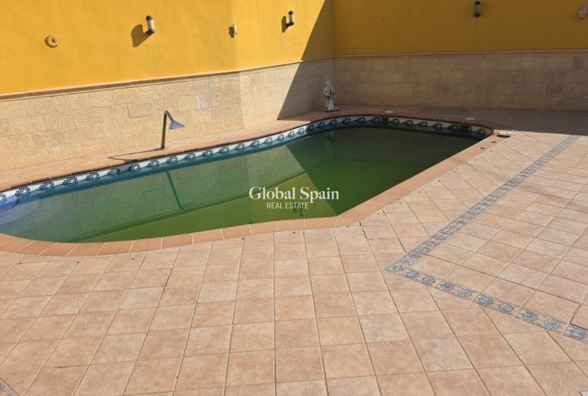 Resale - VILLA -
PILAR DE LA HORADADA - Pilar de la Horadada