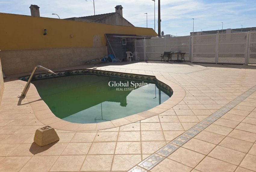 Resale - VILLA -
PILAR DE LA HORADADA - Pilar de la Horadada