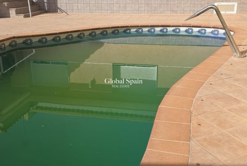 Resale - VILLA -
PILAR DE LA HORADADA - Pilar de la Horadada