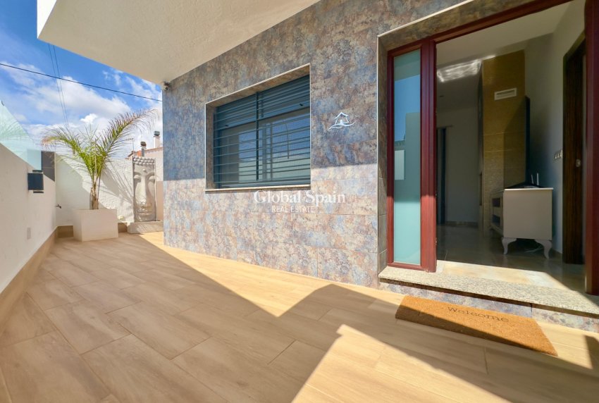 Resale - VILLA -
PILAR DE LA HORADADA - Torre de la Horadada