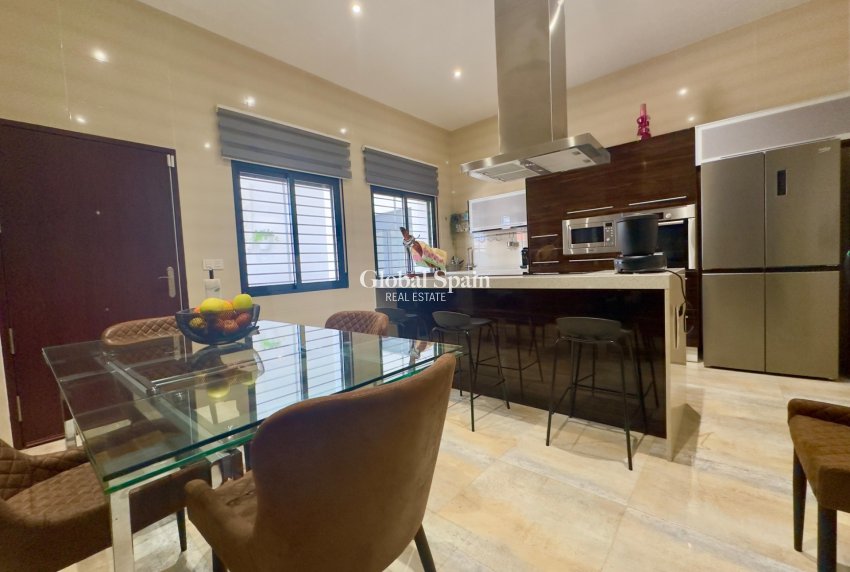 Resale - VILLA -
PILAR DE LA HORADADA - Torre de la Horadada