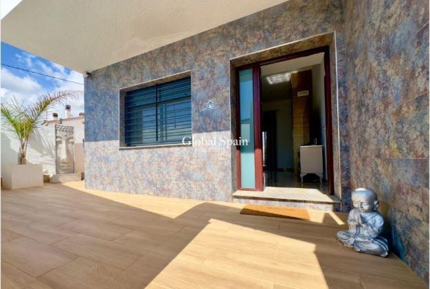 Resale - VILLA -
PILAR DE LA HORADADA - Torre de la Horadada