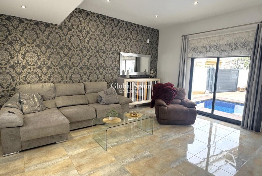 Resale - VILLA -
PILAR DE LA HORADADA - Torre de la Horadada