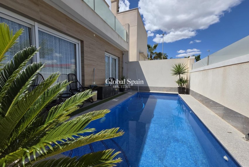 Resale - VILLA -
PILAR DE LA HORADADA - Zona Pueblo