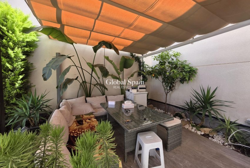 Resale - VILLA -
PILAR DE LA HORADADA - Zona Pueblo