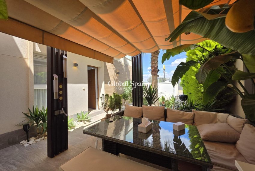 Resale - VILLA -
PILAR DE LA HORADADA - Zona Pueblo