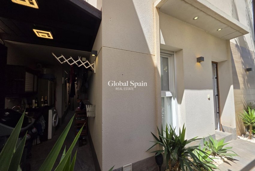 Resale - VILLA -
PILAR DE LA HORADADA - Zona Pueblo