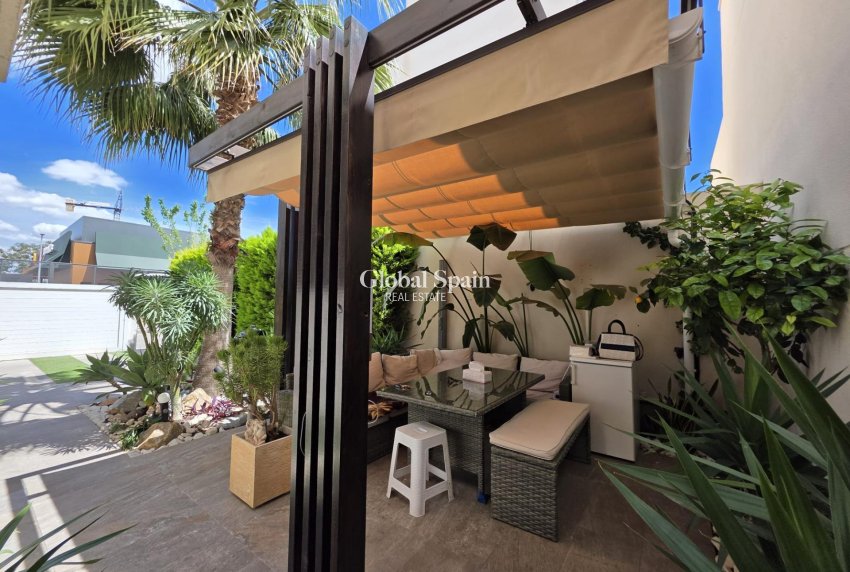 Resale - VILLA -
PILAR DE LA HORADADA - Zona Pueblo