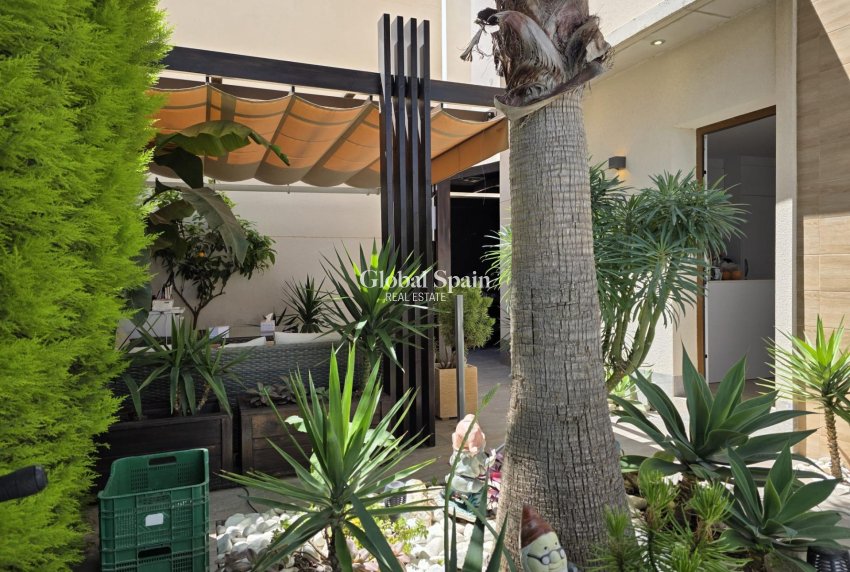 Resale - VILLA -
PILAR DE LA HORADADA - Zona Pueblo