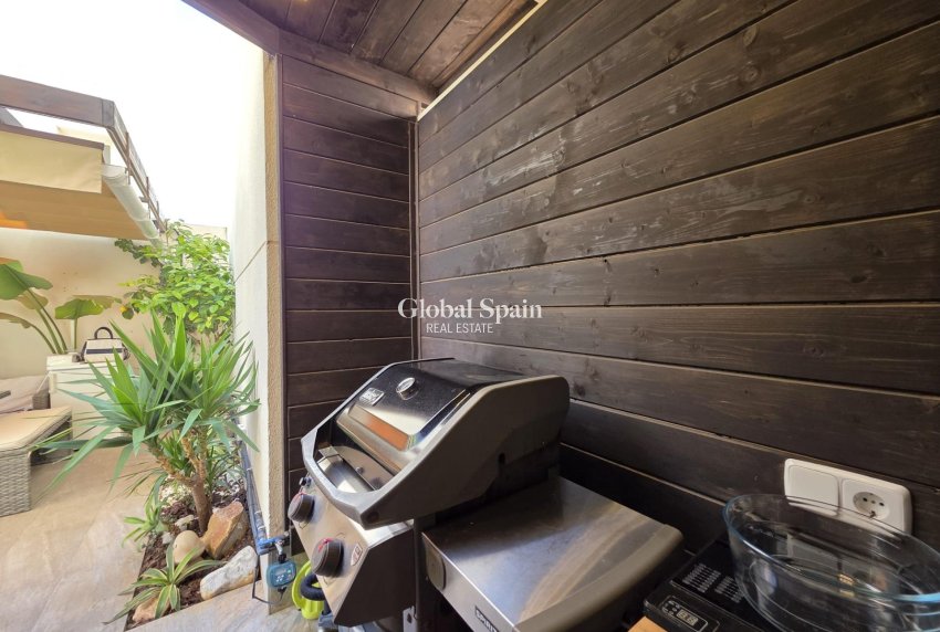 Resale - VILLA -
PILAR DE LA HORADADA - Zona Pueblo