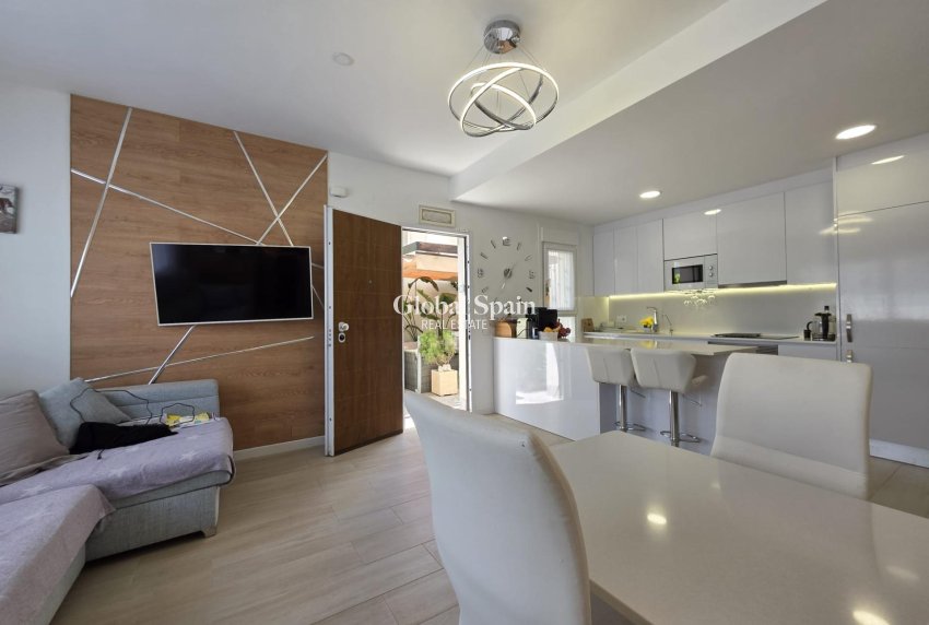 Resale - VILLA -
PILAR DE LA HORADADA - Zona Pueblo