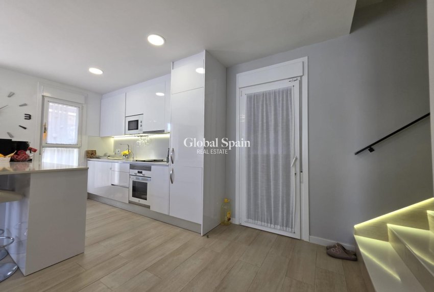 Resale - VILLA -
PILAR DE LA HORADADA - Zona Pueblo