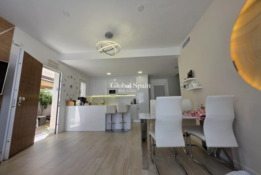 Resale - VILLA -
PILAR DE LA HORADADA - Zona Pueblo