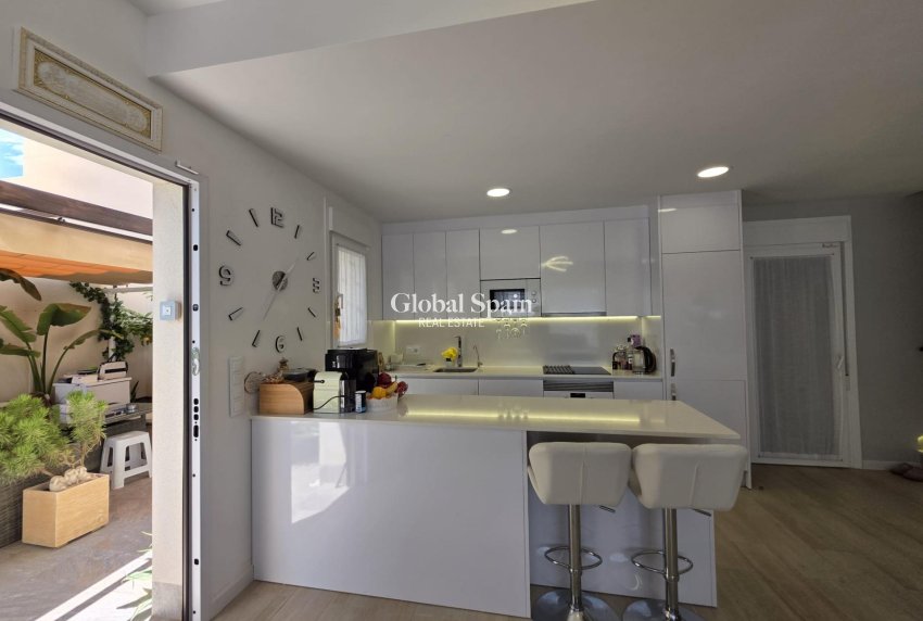 Resale - VILLA -
PILAR DE LA HORADADA - Zona Pueblo