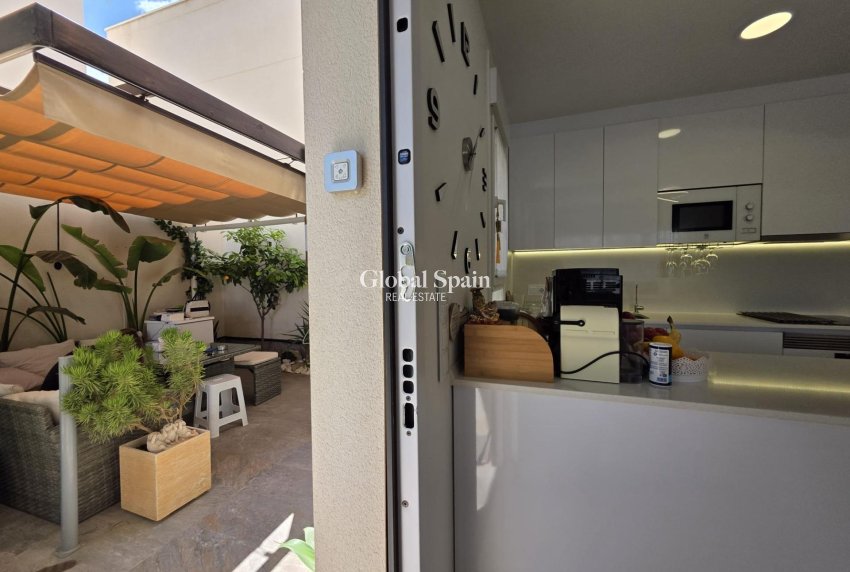 Resale - VILLA -
PILAR DE LA HORADADA - Zona Pueblo