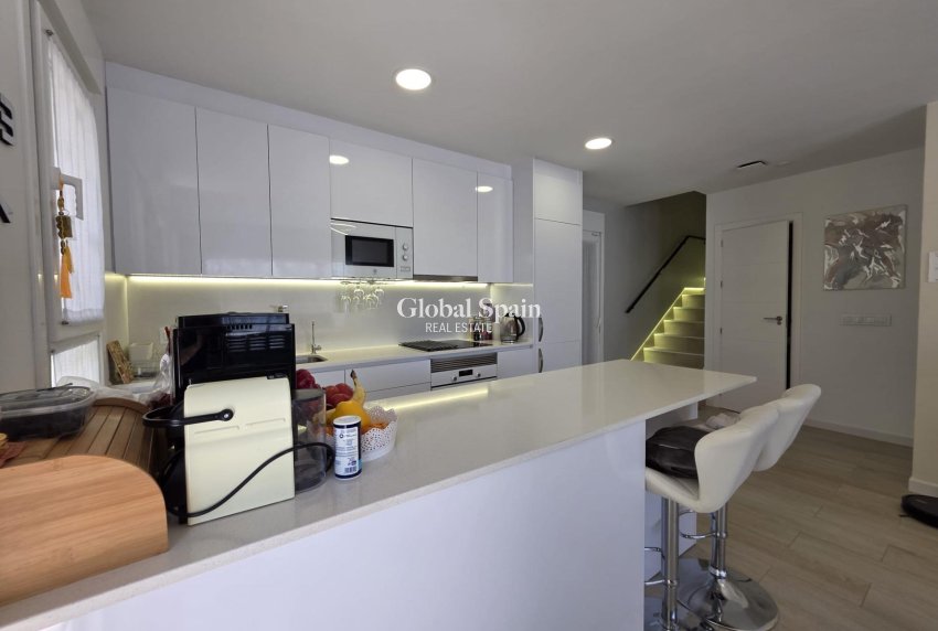 Resale - VILLA -
PILAR DE LA HORADADA - Zona Pueblo