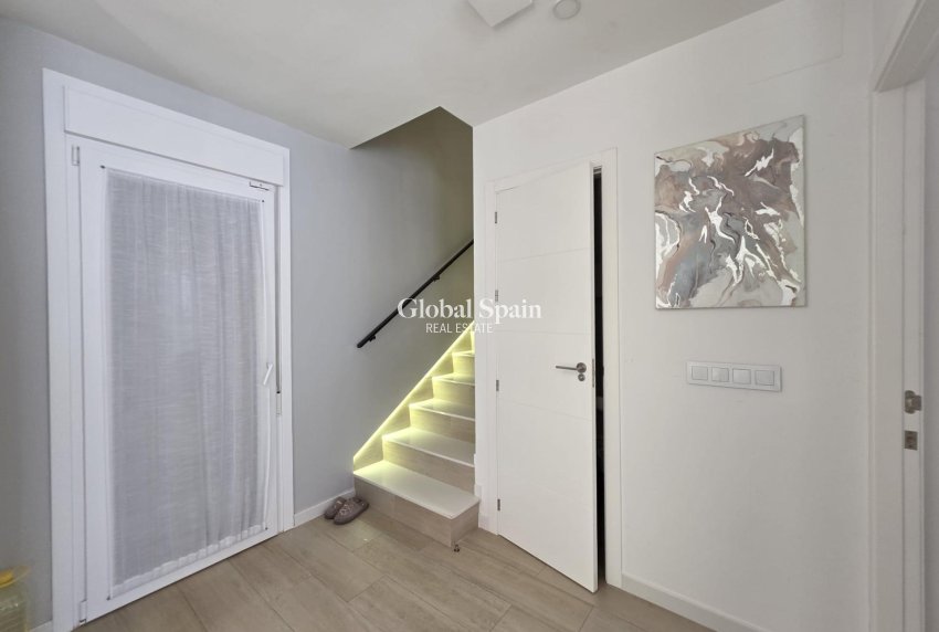 Resale - VILLA -
PILAR DE LA HORADADA - Zona Pueblo