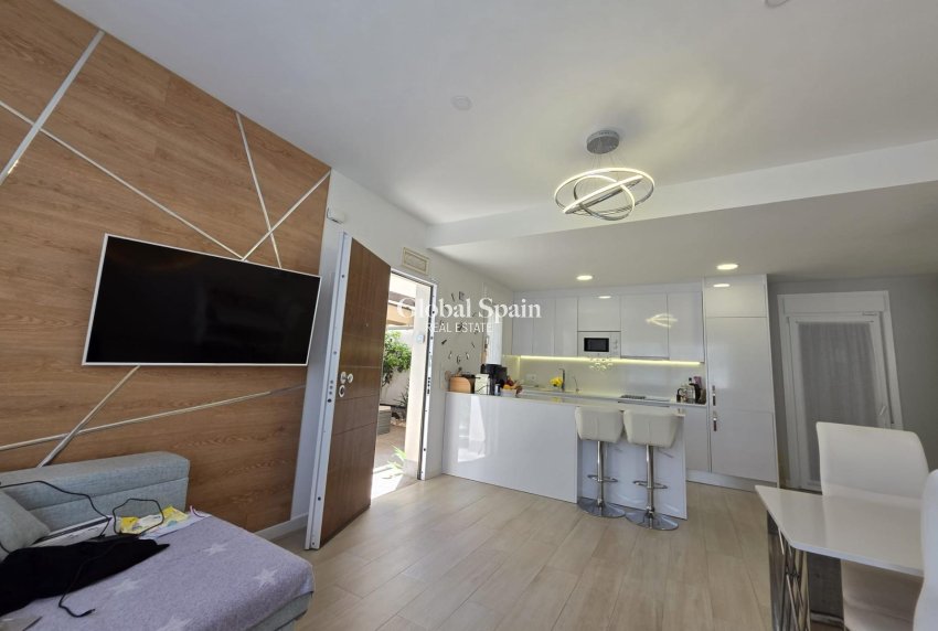 Resale - VILLA -
PILAR DE LA HORADADA - Zona Pueblo