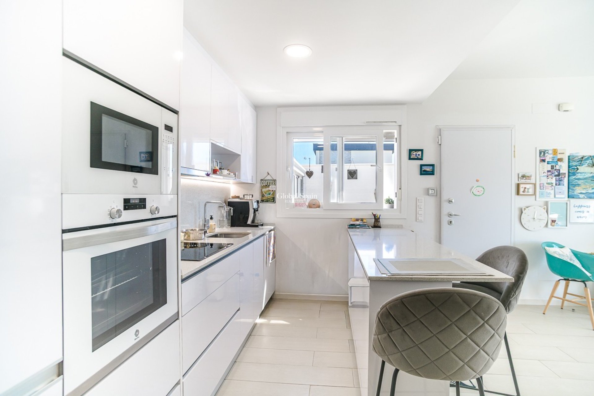 Resale - VILLA -
PILAR DE LA HORADADA