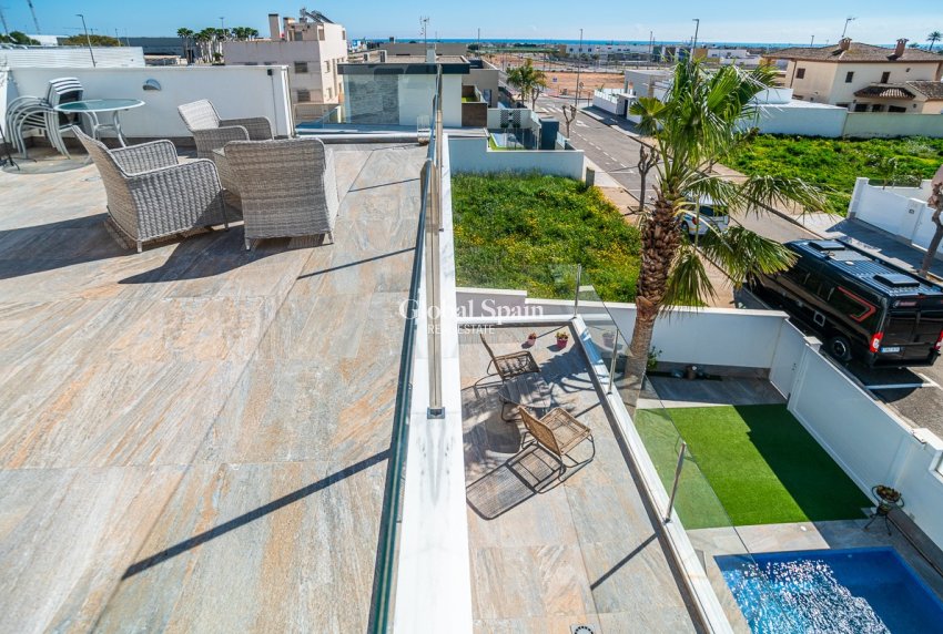 Resale - VILLA -
PILAR DE LA HORADADA