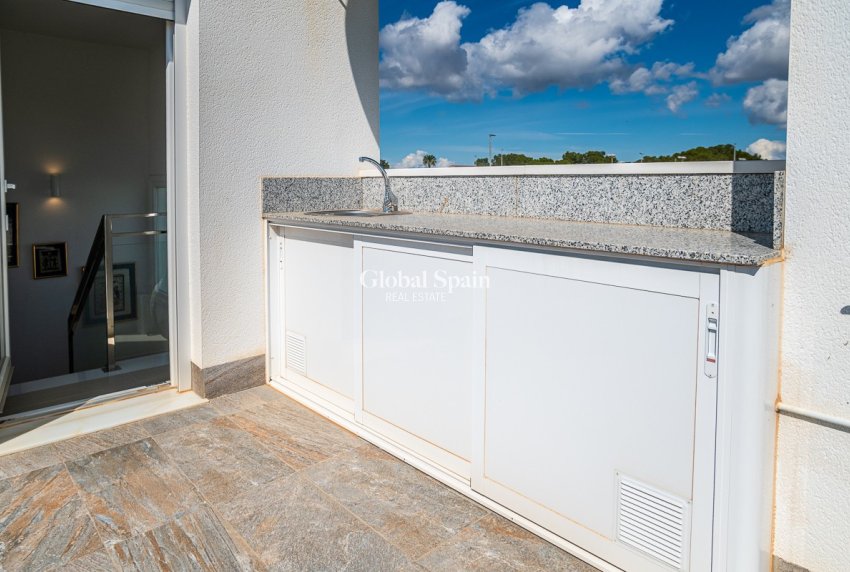 Resale - VILLA -
PILAR DE LA HORADADA